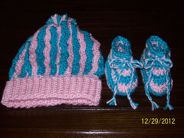 Baby Hat & Booties2 12-29-12